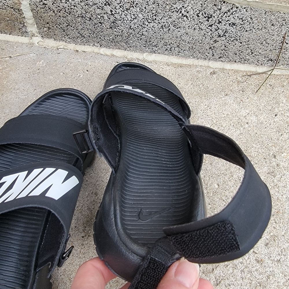 Nike Black White Logo Strap Tanjun Sandals Womens 6 - Picture 10 of 14